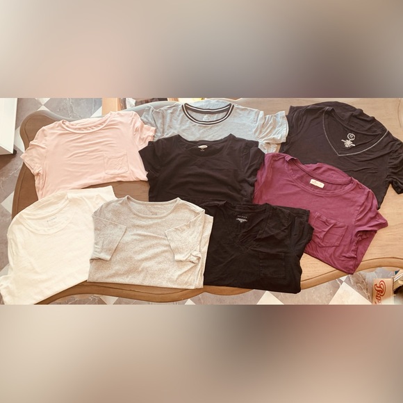 LOT OF EIGHT WOMENS T’s - Picture 1 of 1